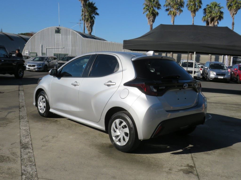 Vehicle image 5