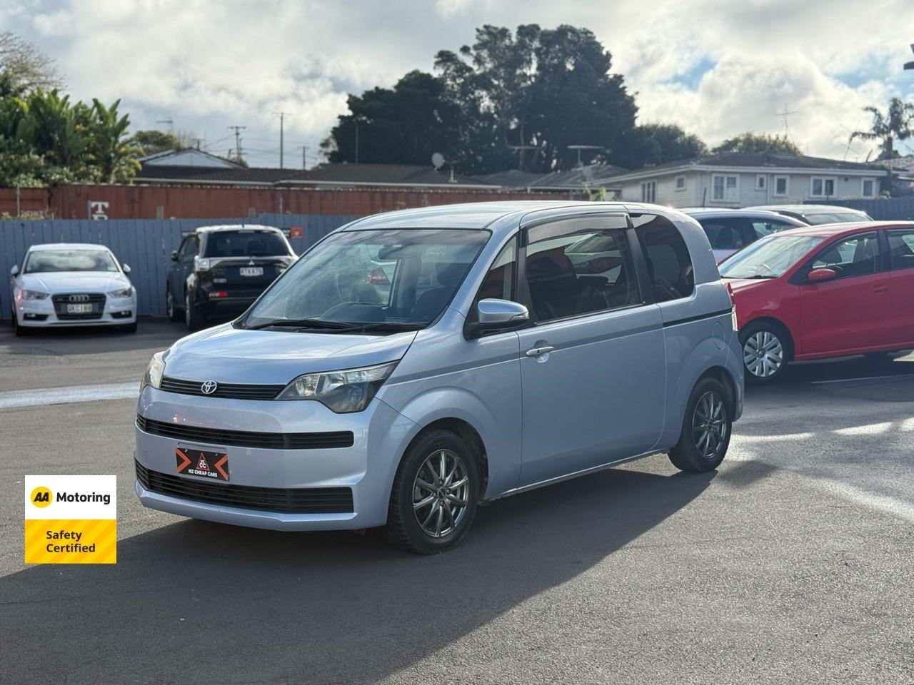 Vehicle image 3