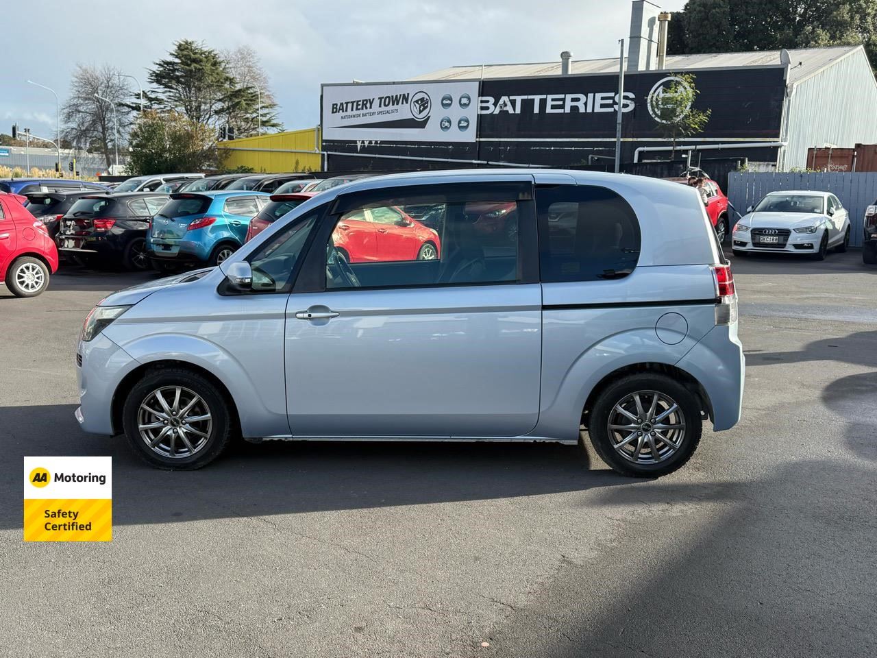 Vehicle image 5