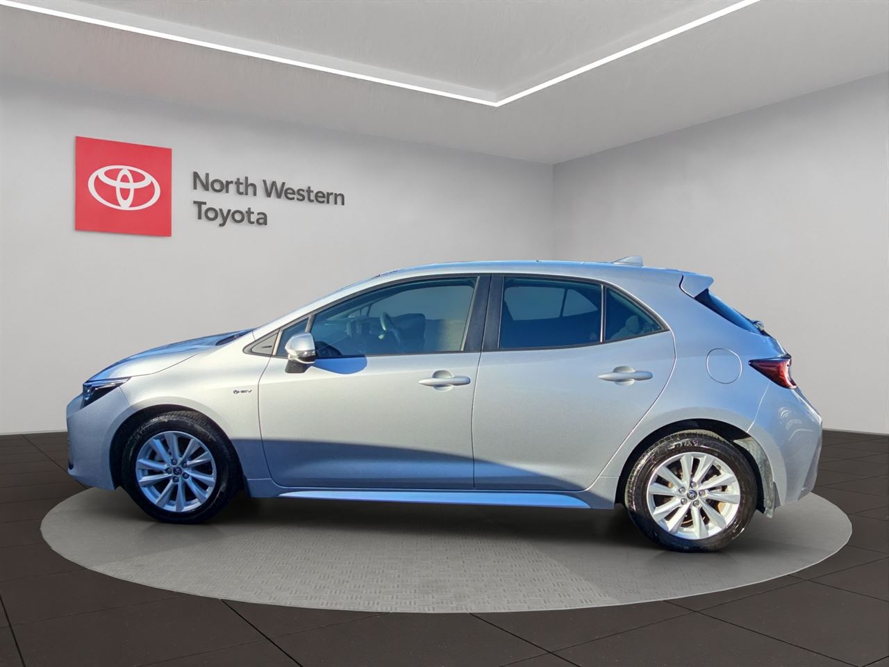Vehicle image 4