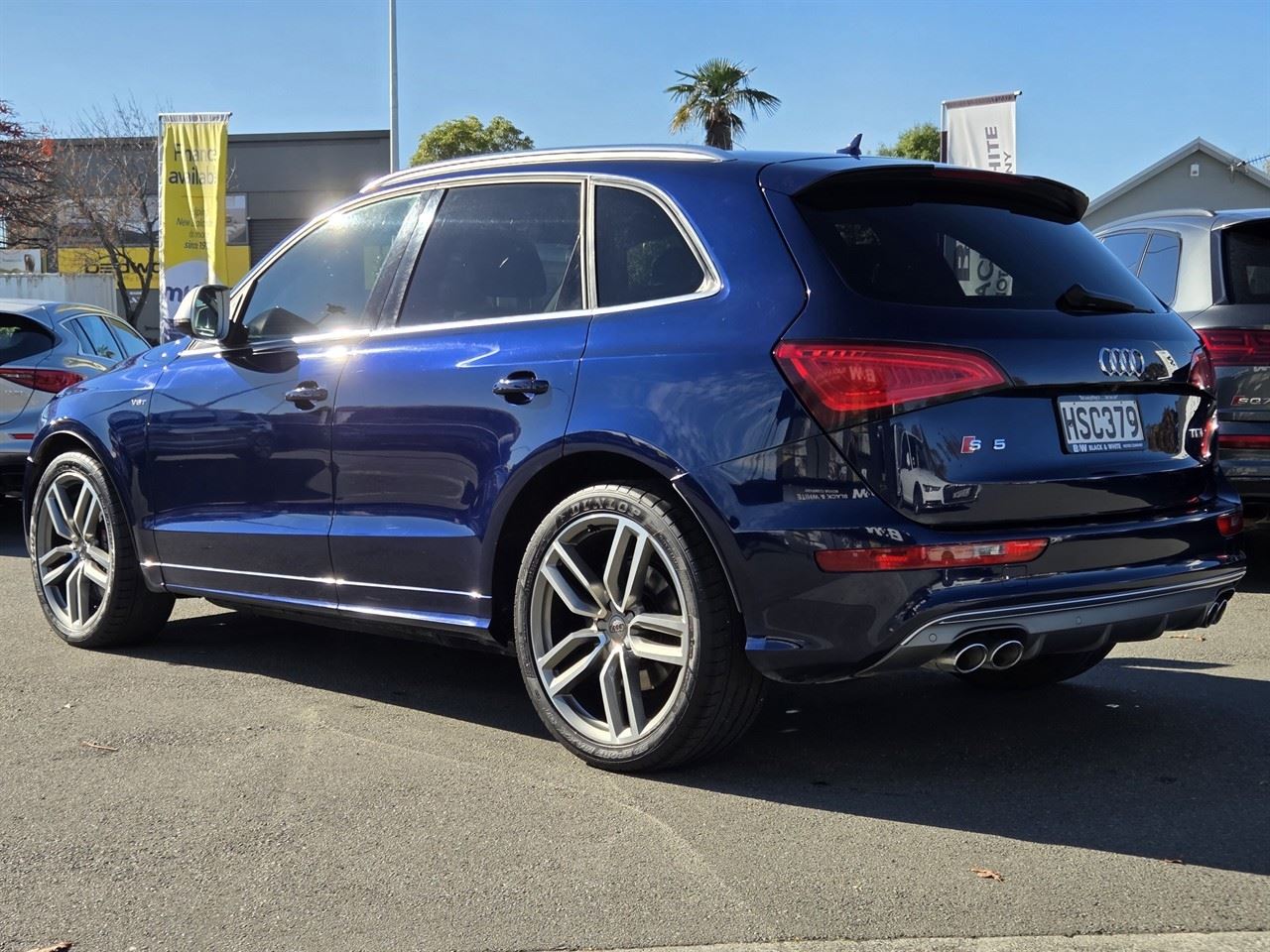 Vehicle image 5