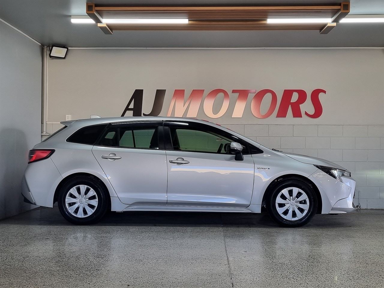 Vehicle image 5