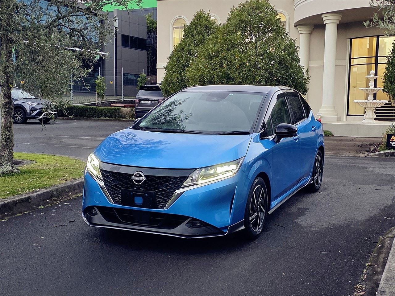 Vehicle image 5