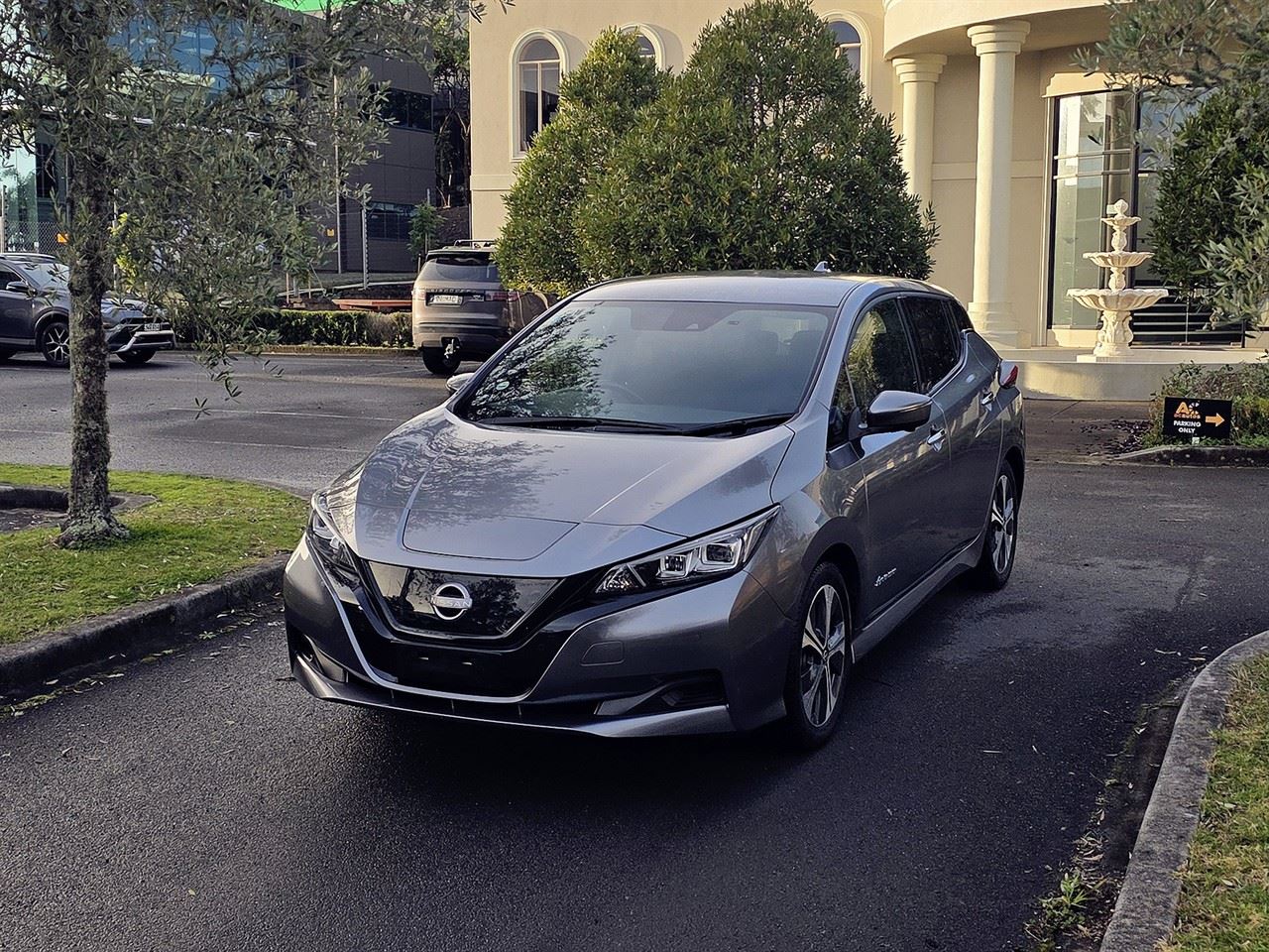 Vehicle image 5