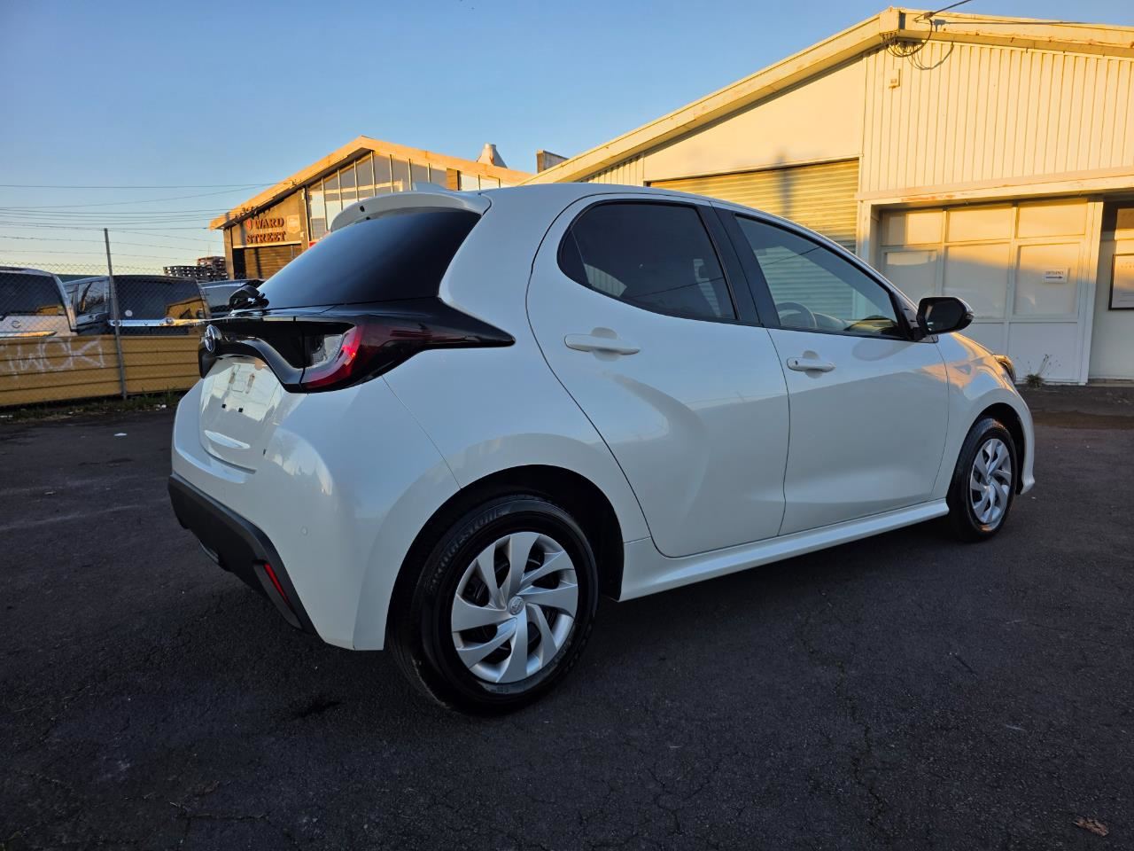 Vehicle image 5