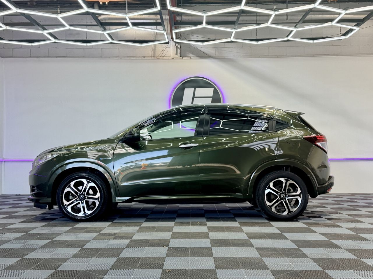Vehicle image 5