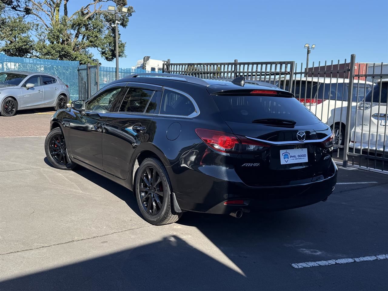 Vehicle image 4