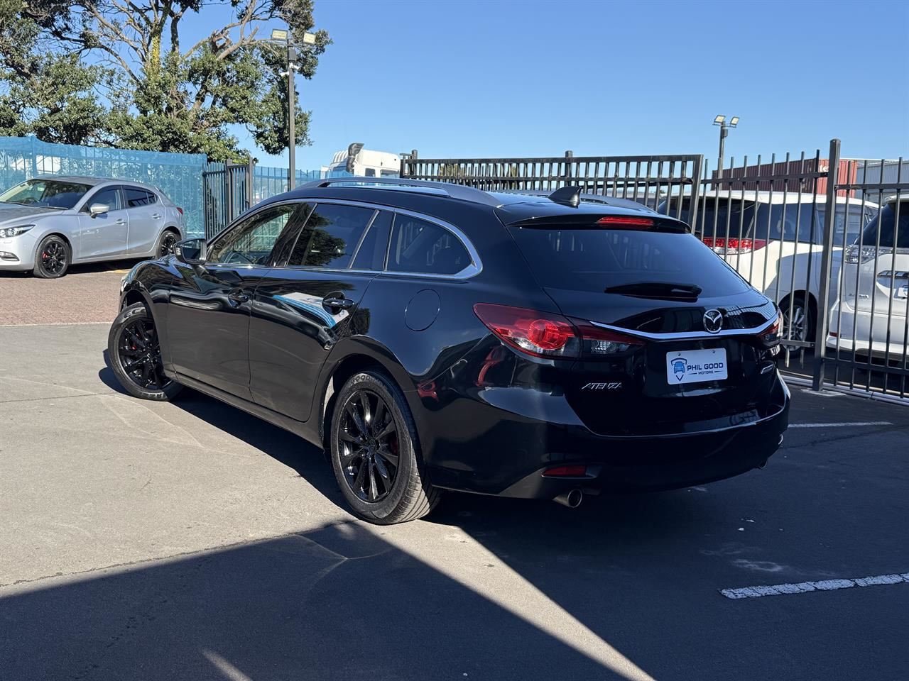 Vehicle image 4