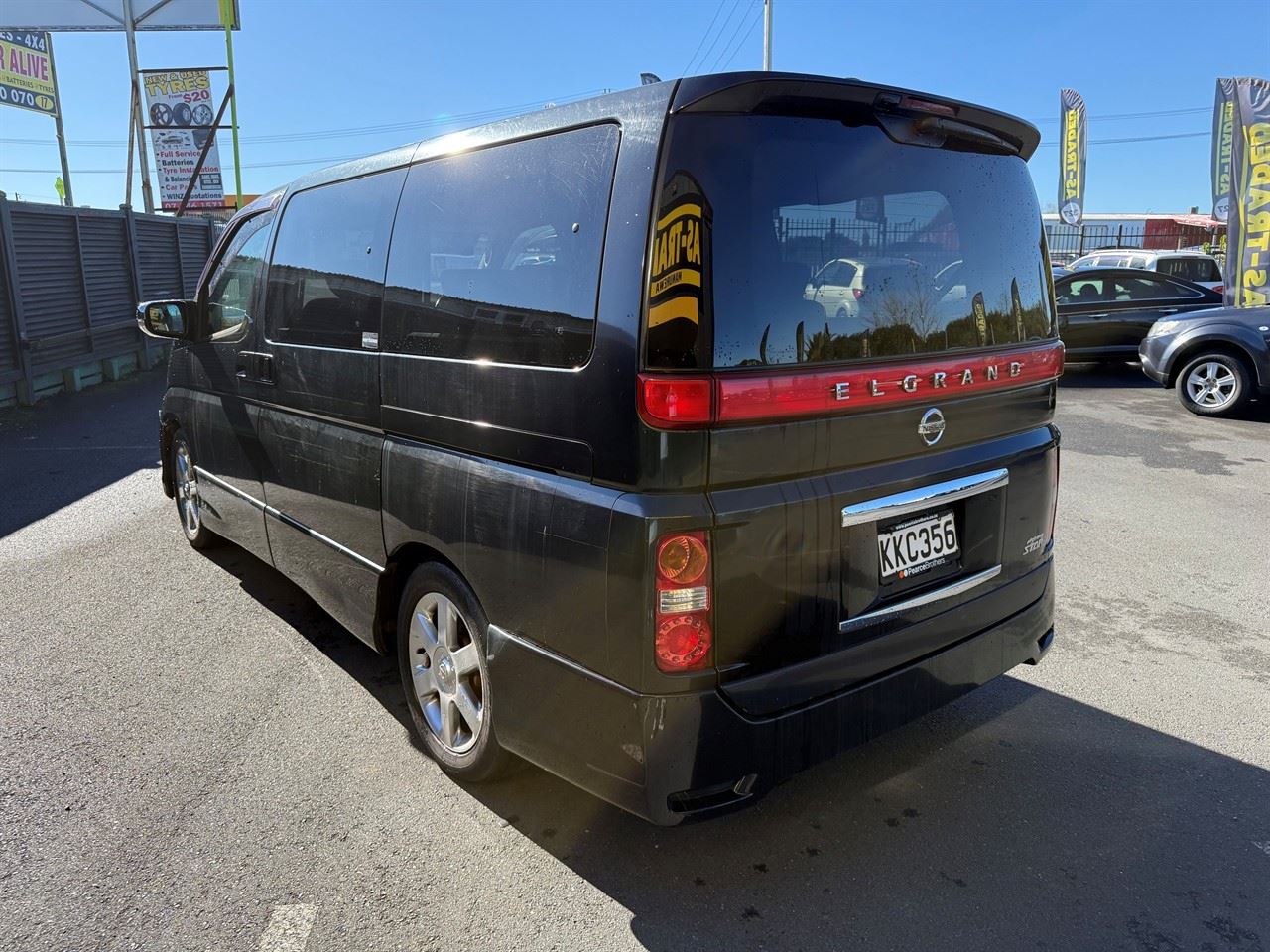 Vehicle image 5