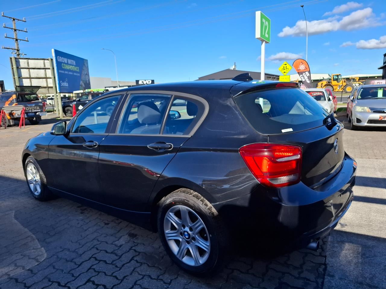 Vehicle image 5
