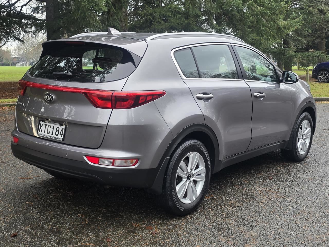 Vehicle image 5