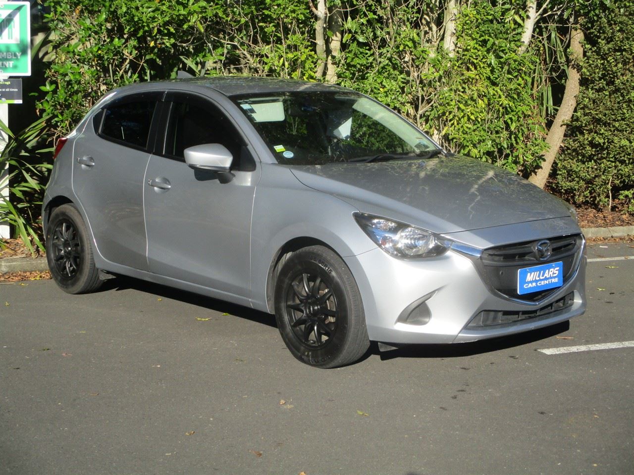 Vehicle image 5