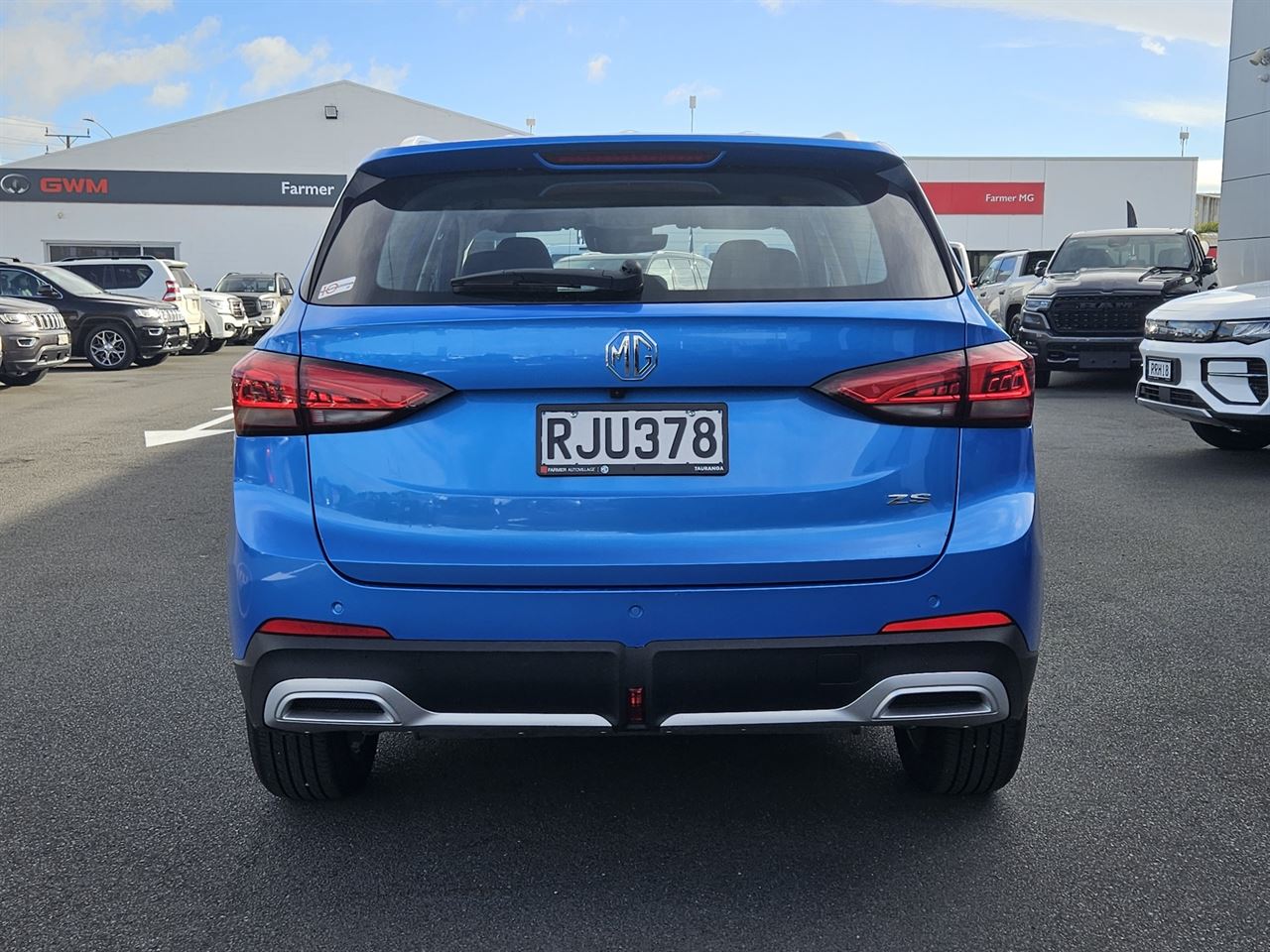 Vehicle image 3