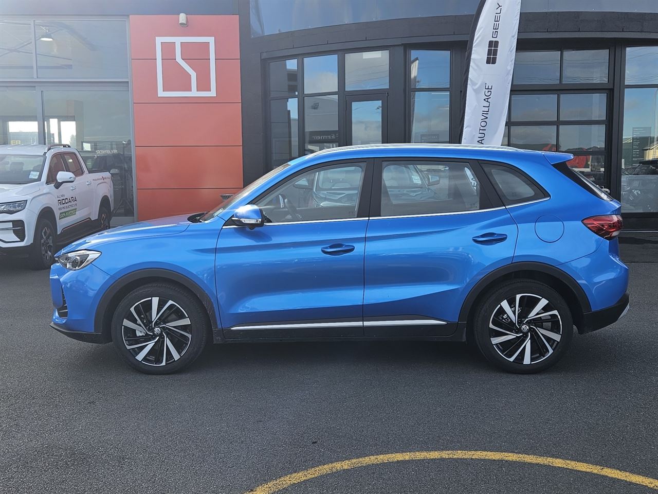Vehicle image 5