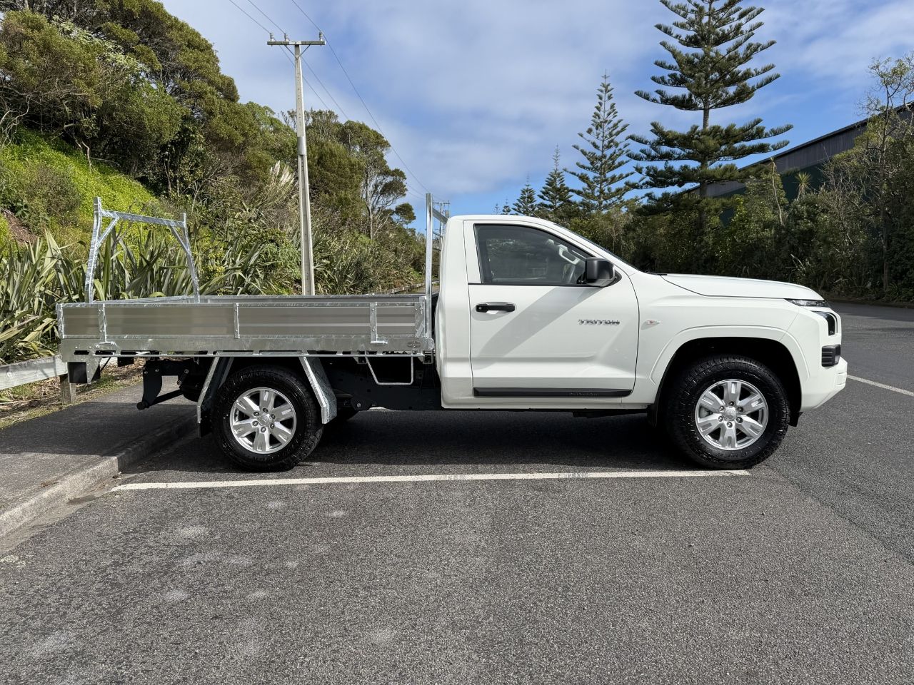 Vehicle image 4