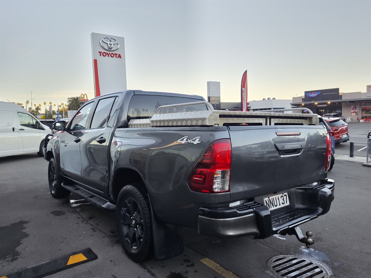 Vehicle image 5