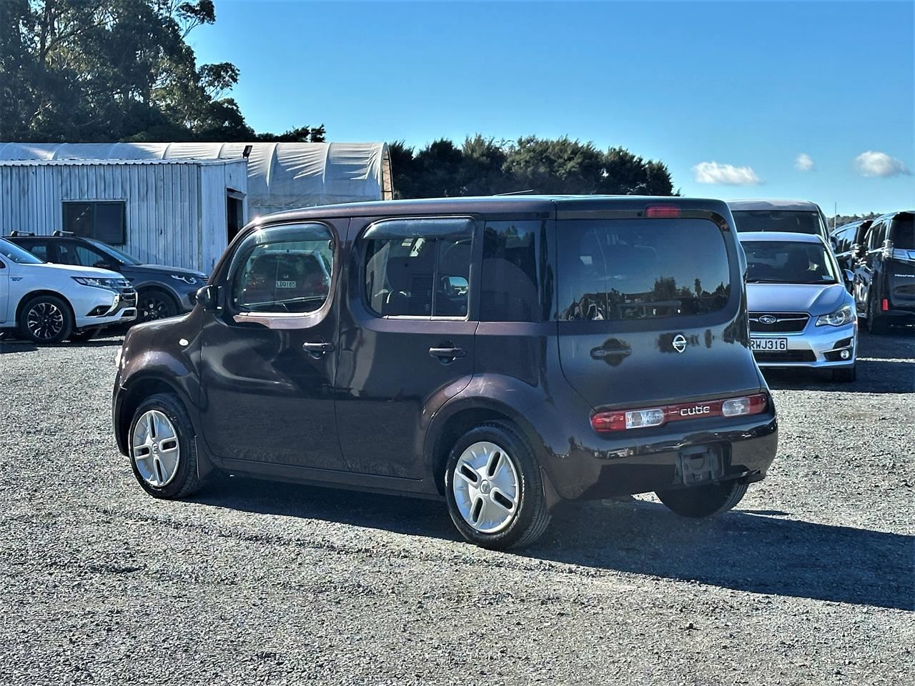 Vehicle image 5