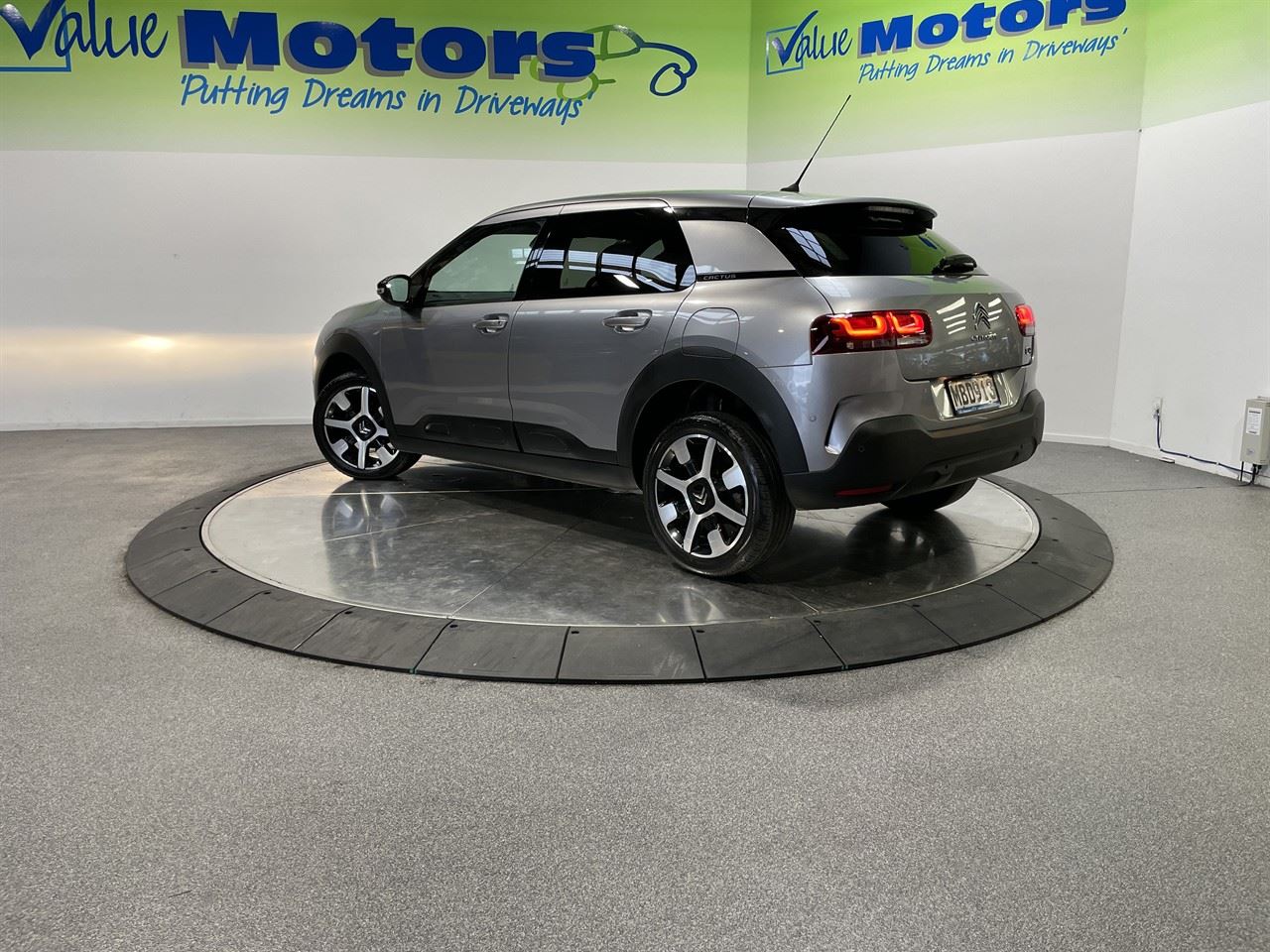 Vehicle image 5