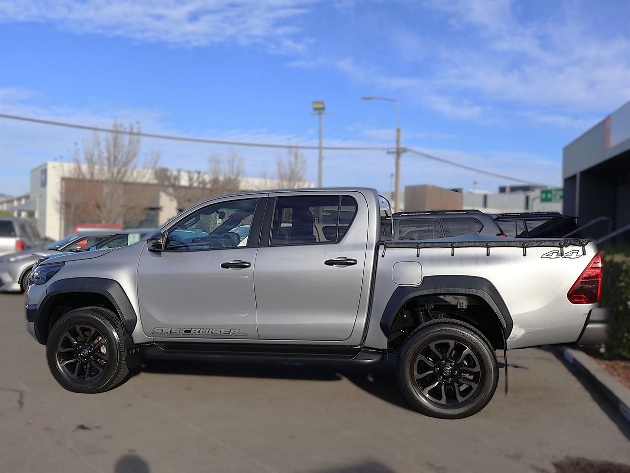 Vehicle image 4