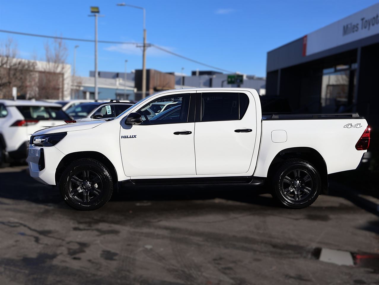 Vehicle image 4