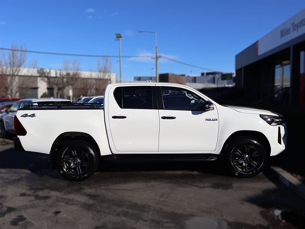 Vehicle image 5