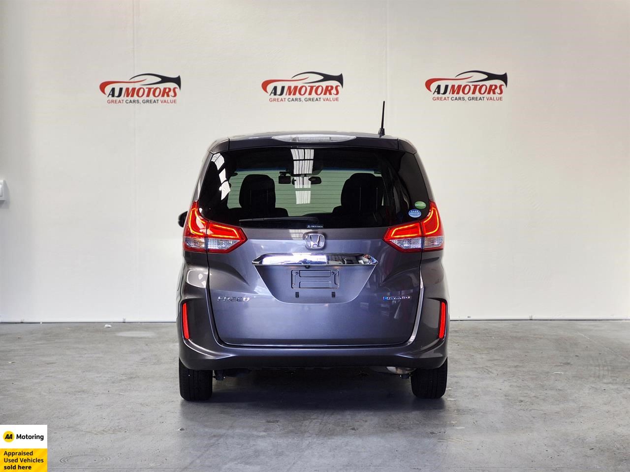 Vehicle image 5