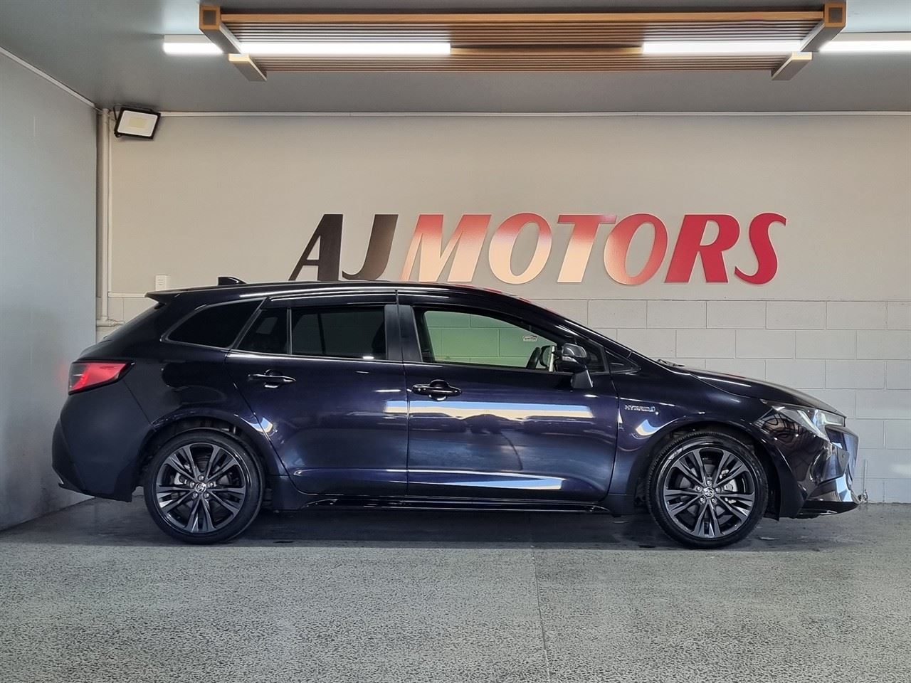 Vehicle image 5