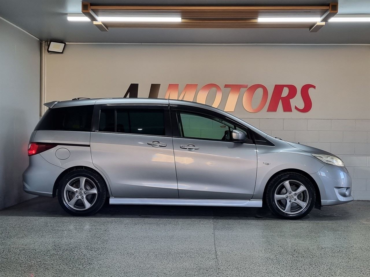 Vehicle image 5