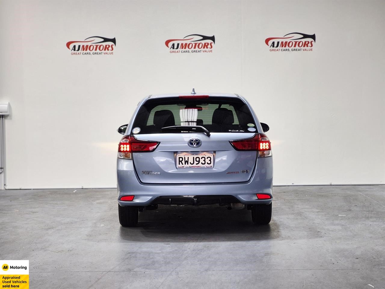 Vehicle image 5