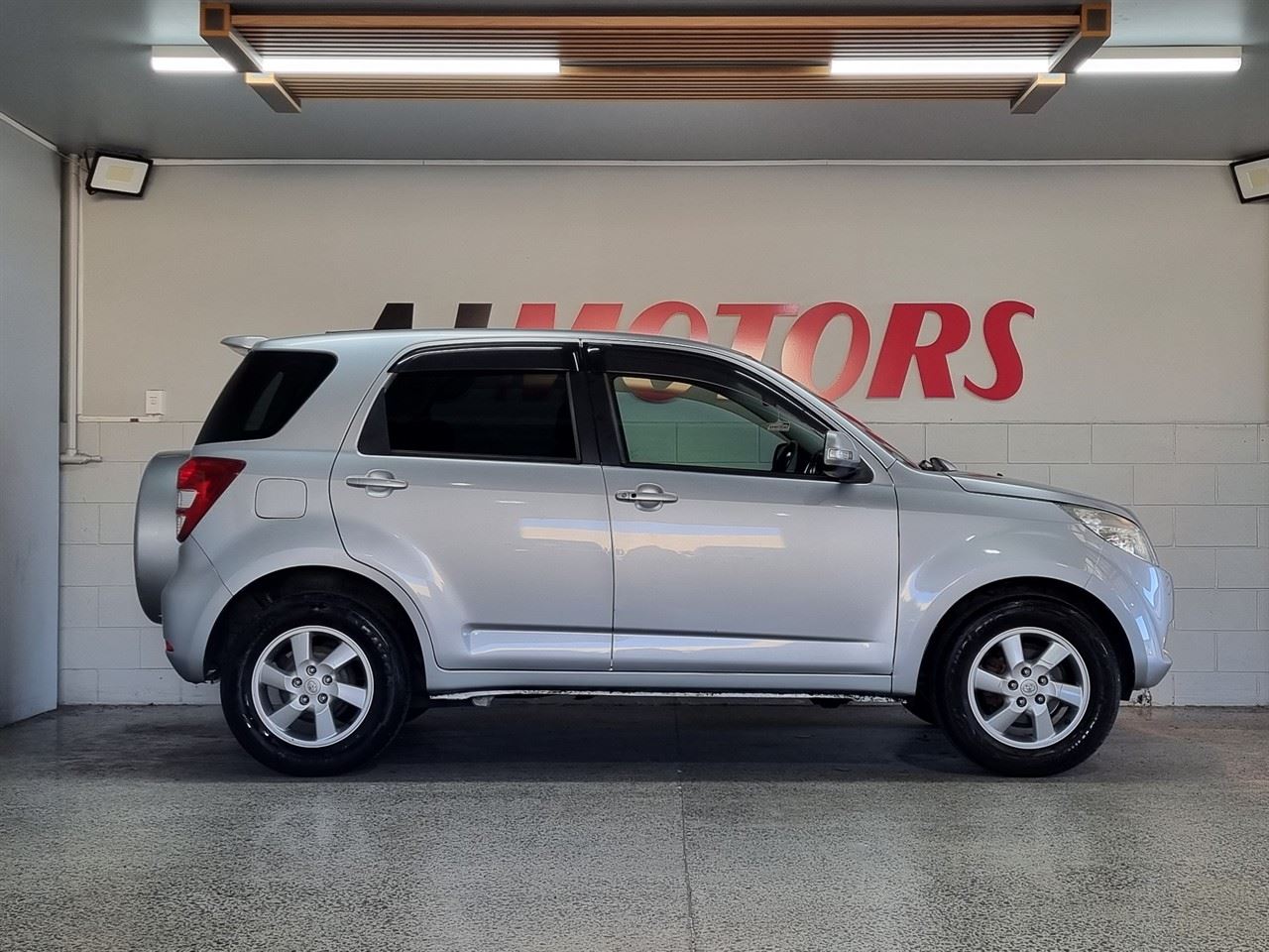 Vehicle image 5