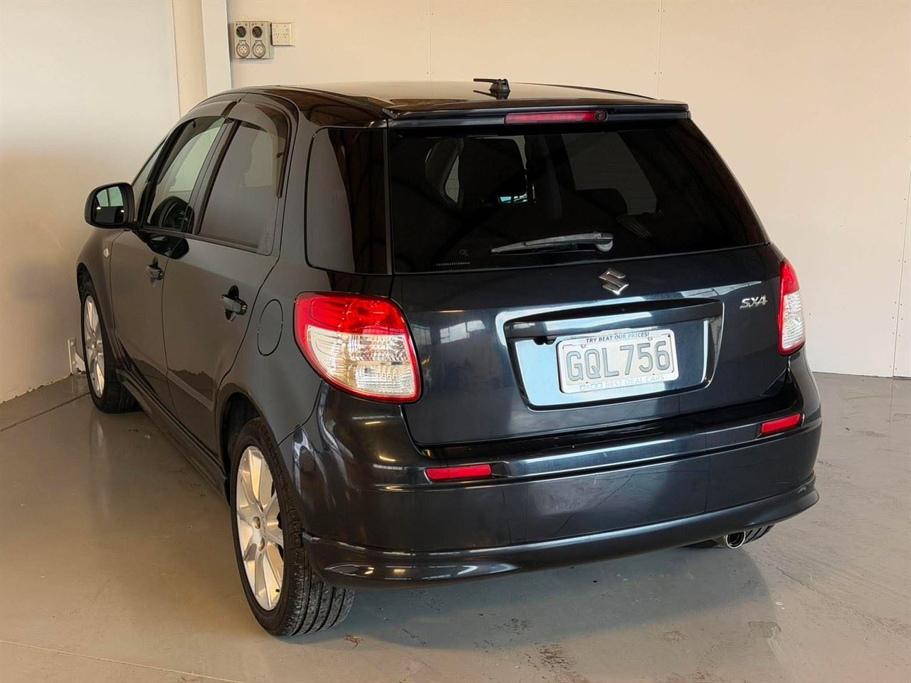 Vehicle image 4