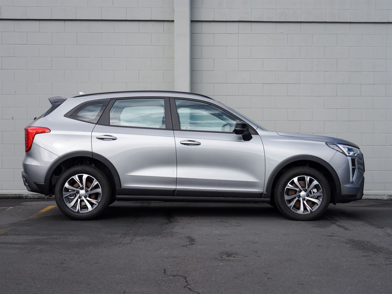 Vehicle image 3