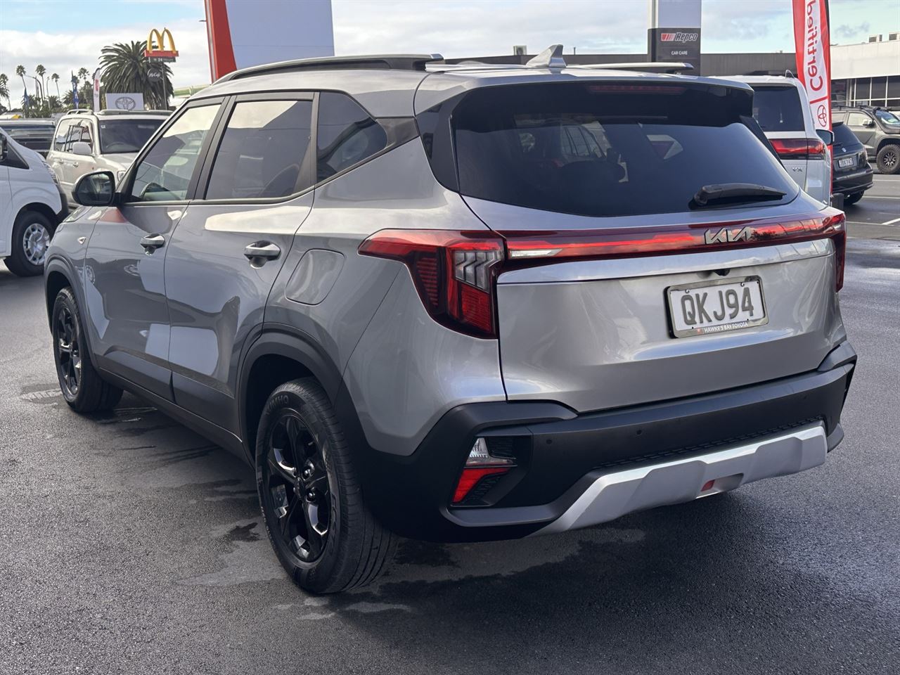 Vehicle image 4