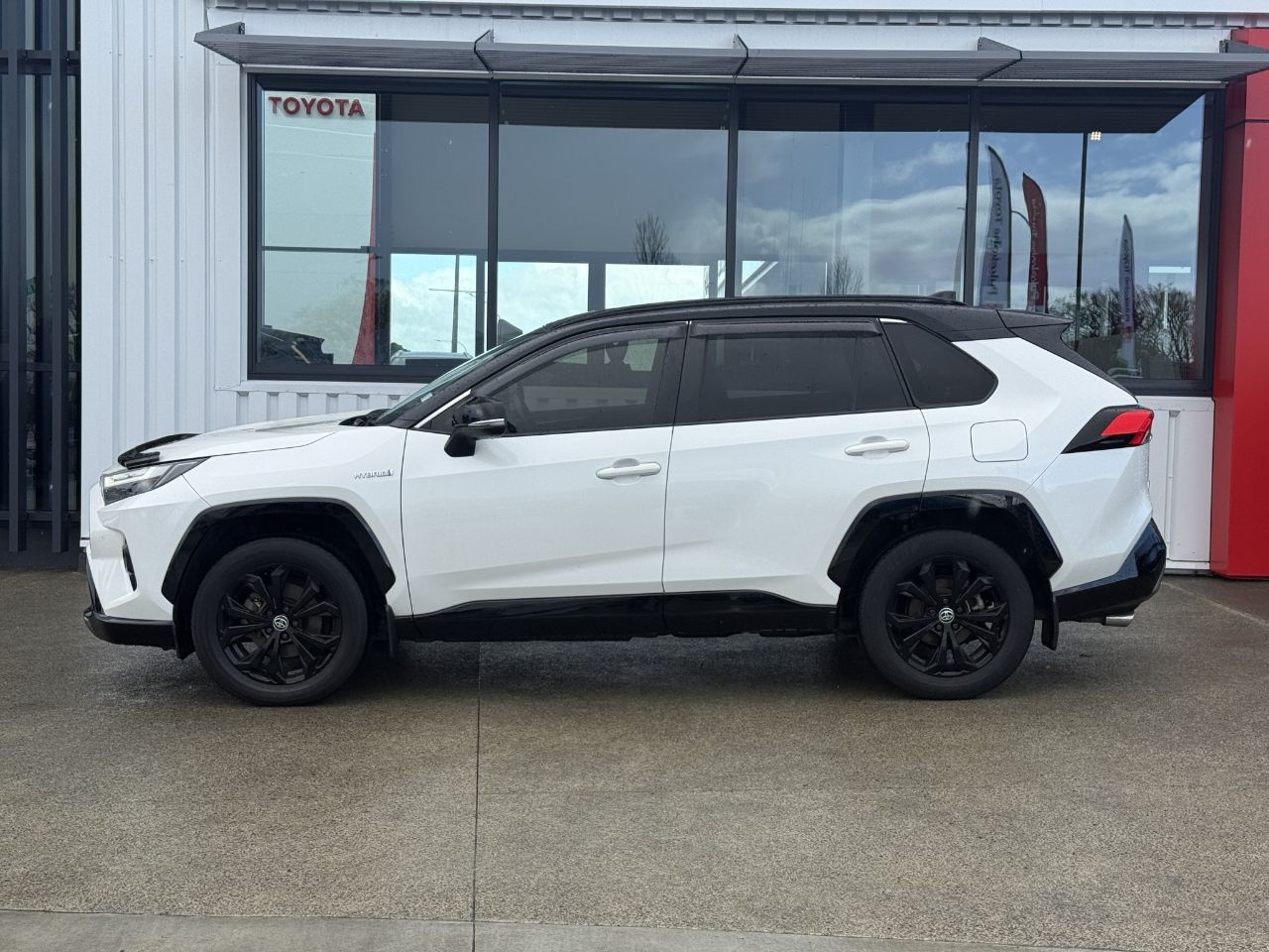 Vehicle image 5