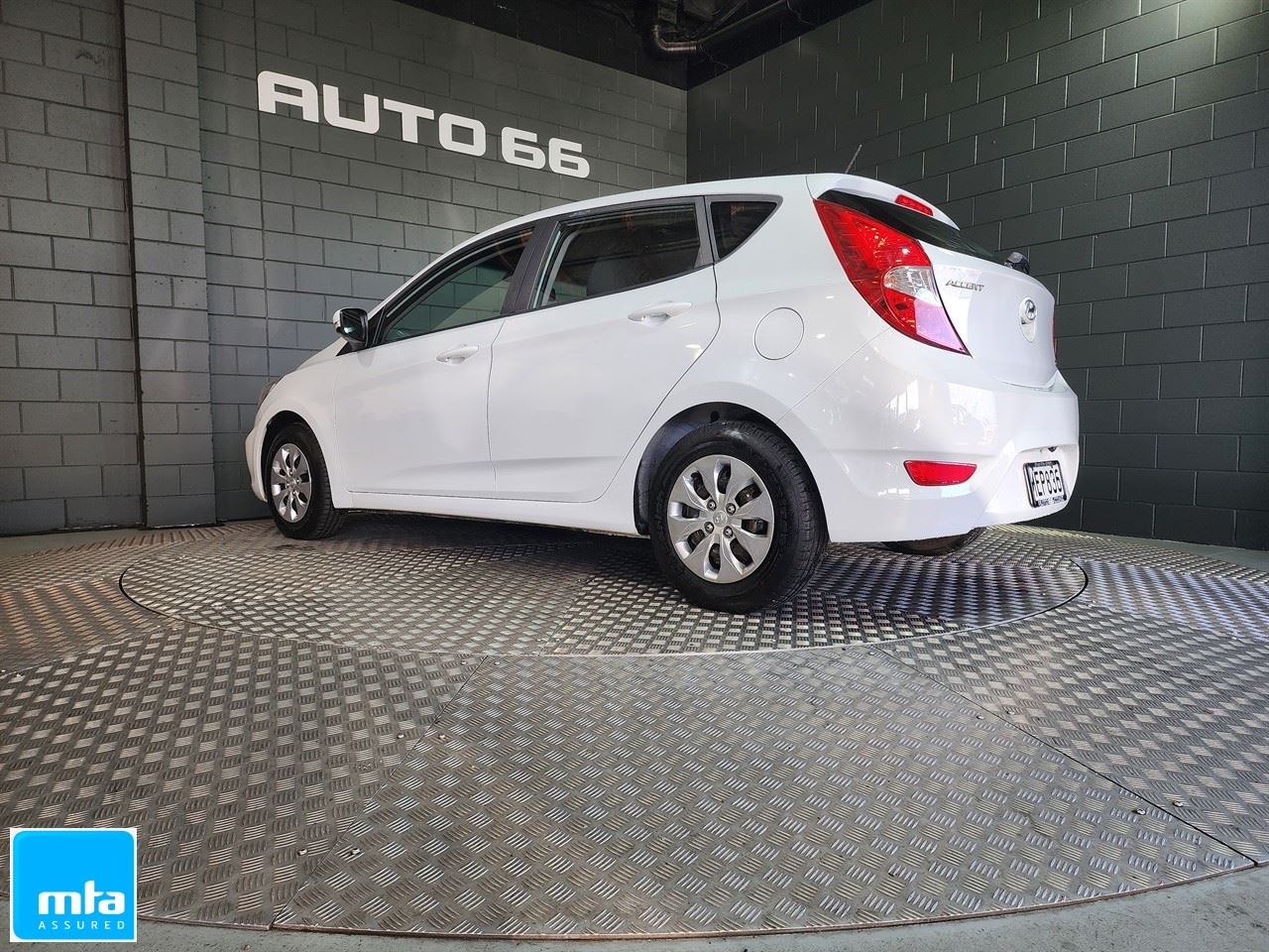 Vehicle image 5