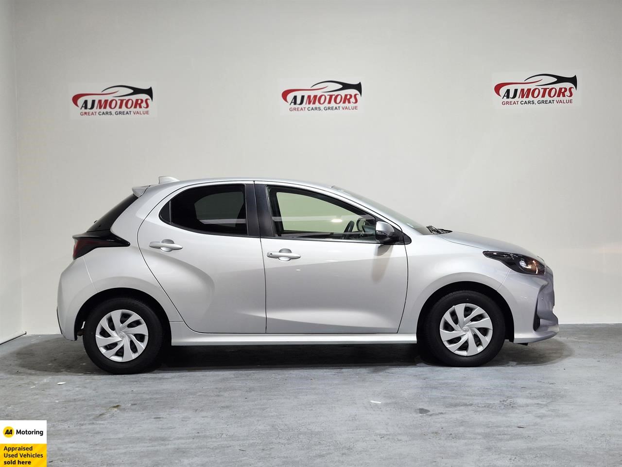 Vehicle image 3