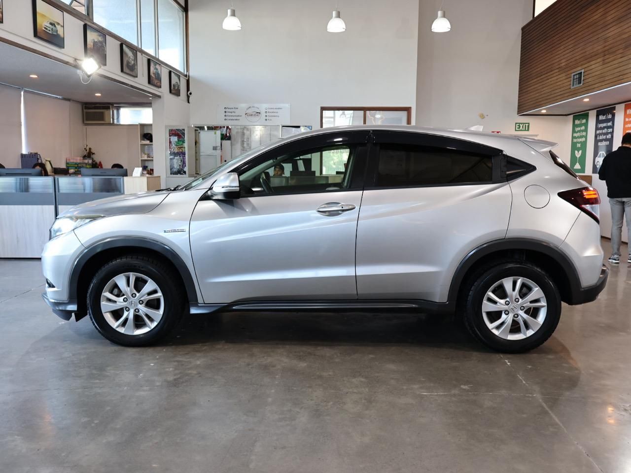 Vehicle image 5