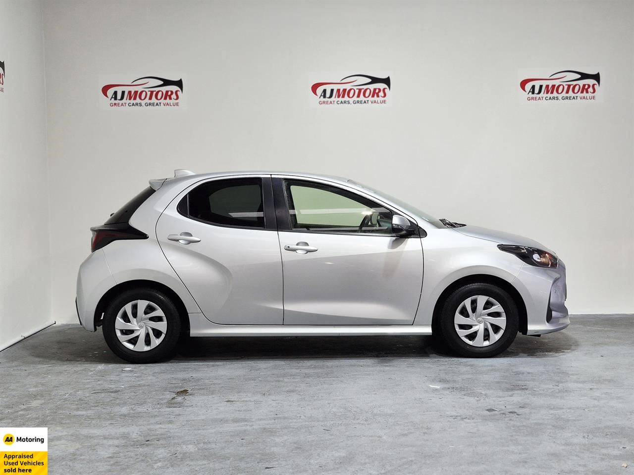 Vehicle image 3