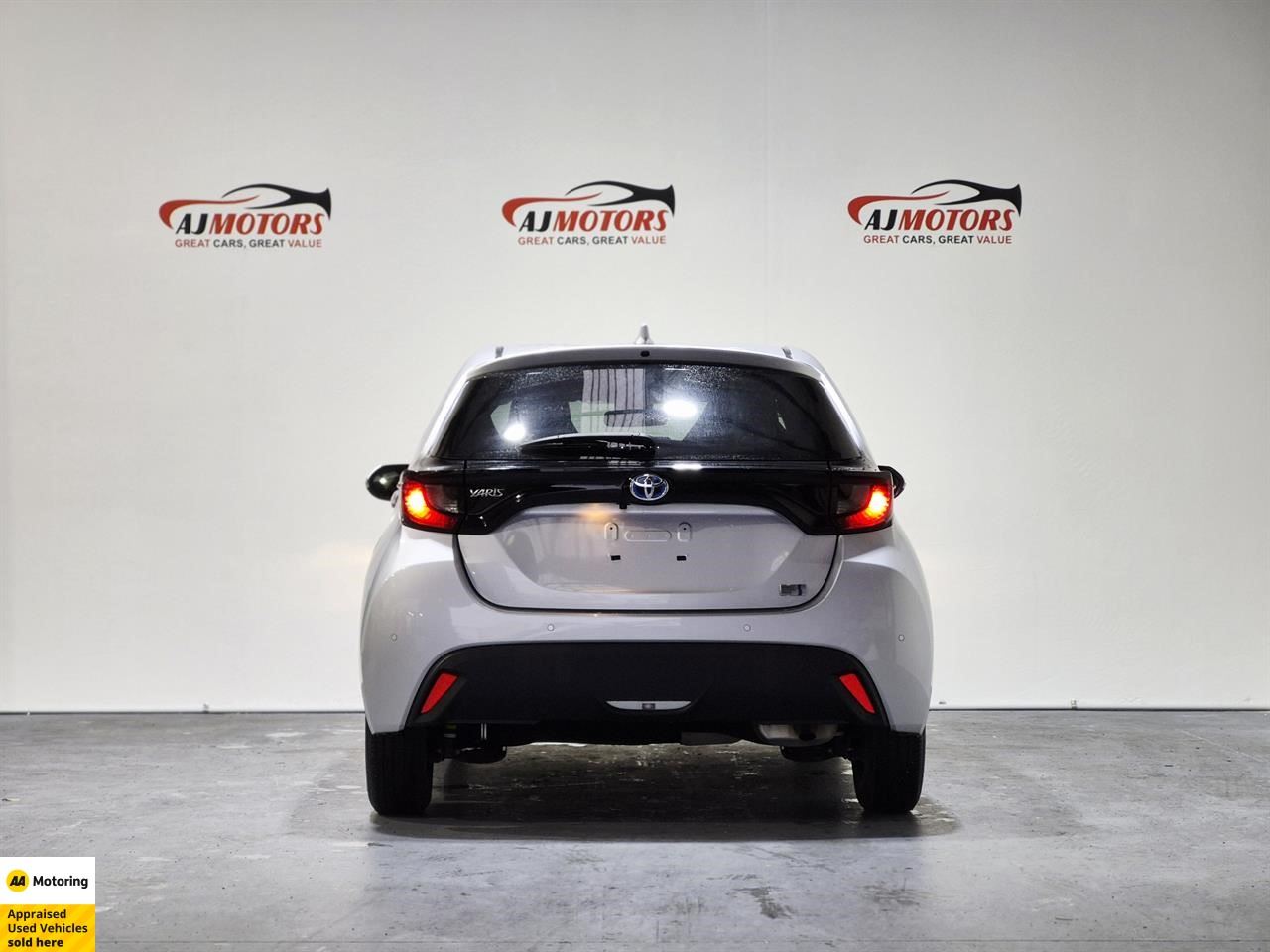 Vehicle image 5