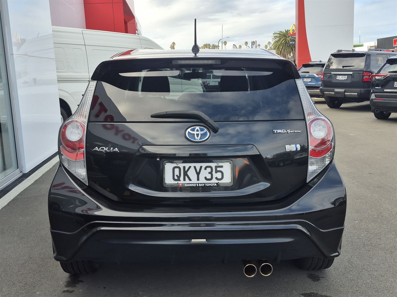 Vehicle image 4