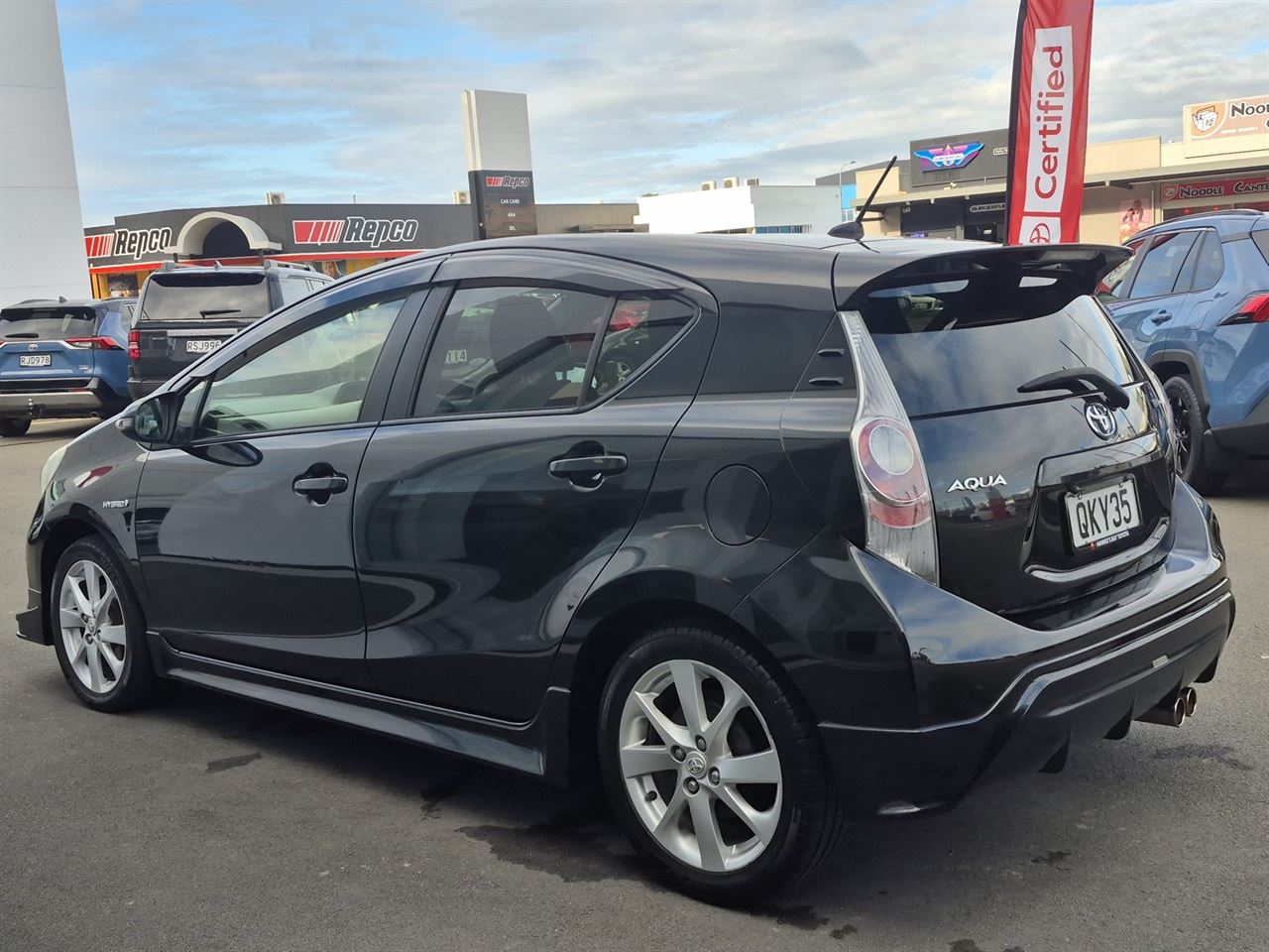 Vehicle image 5