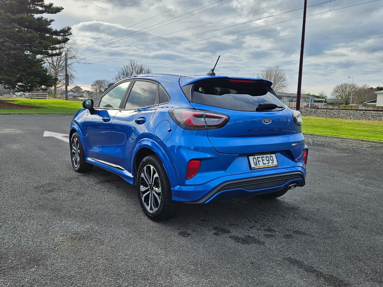 Vehicle image 5