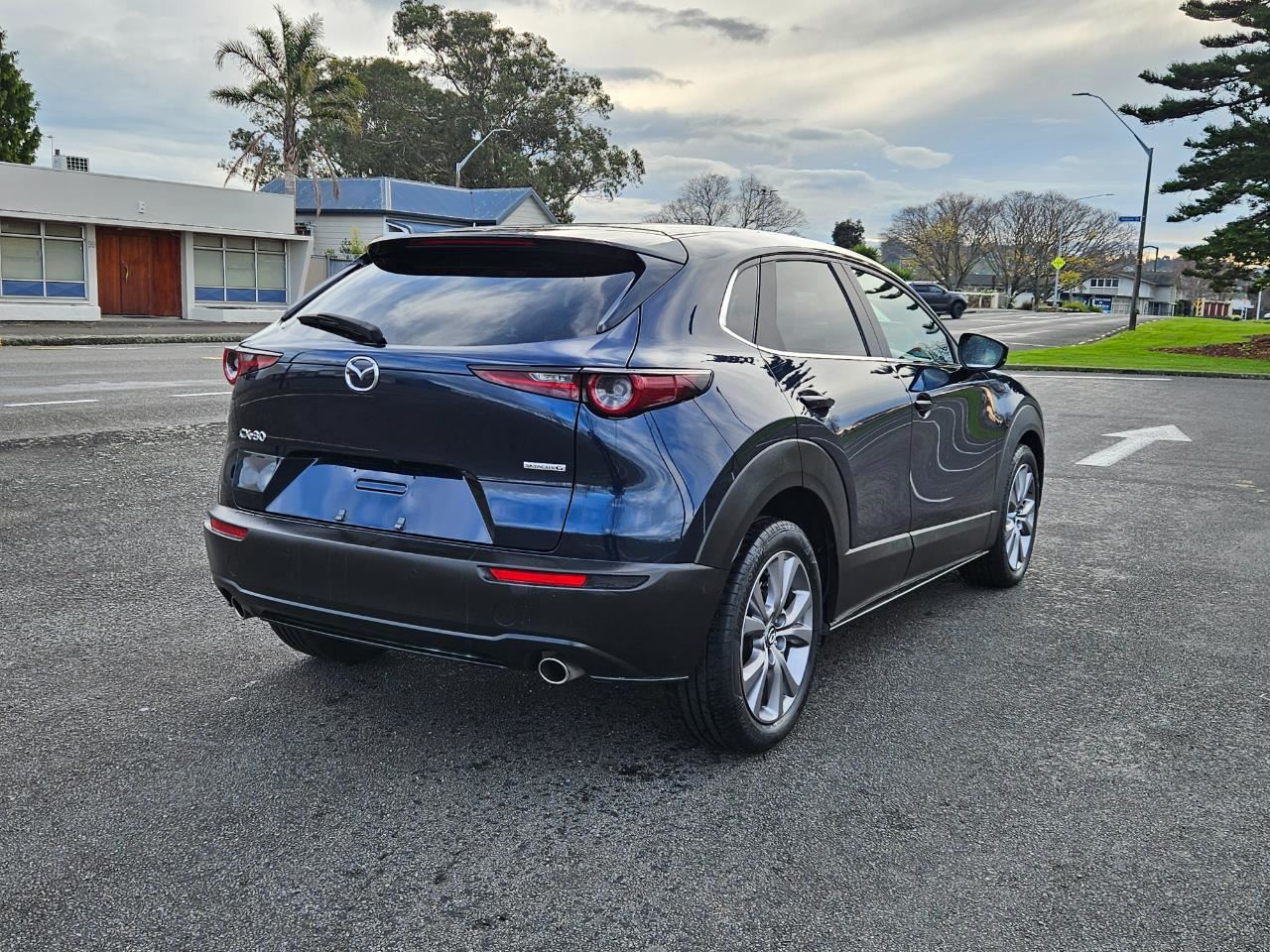 Vehicle image 5