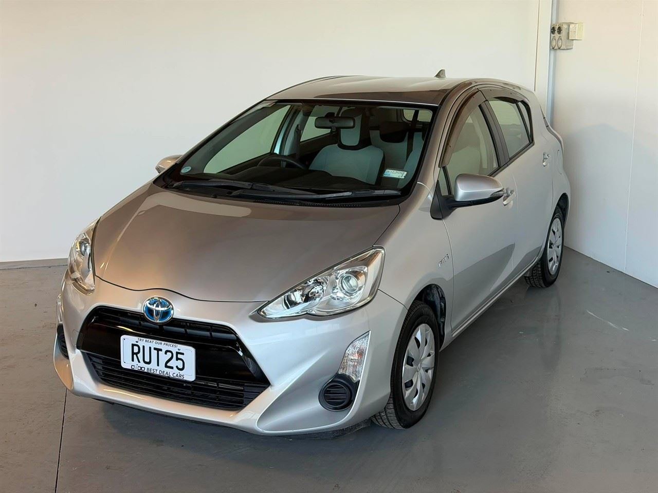 Vehicle image 3
