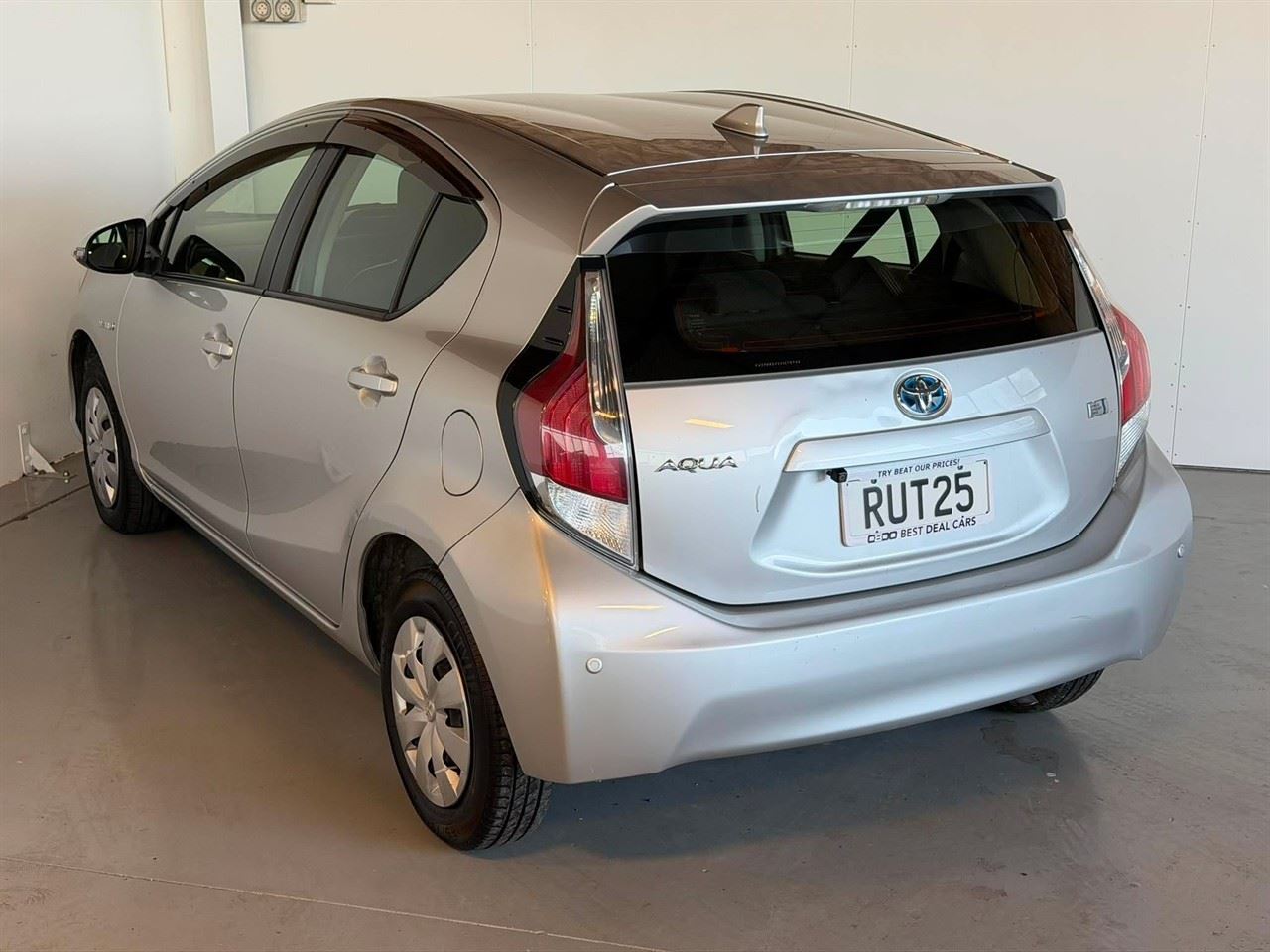 Vehicle image 4