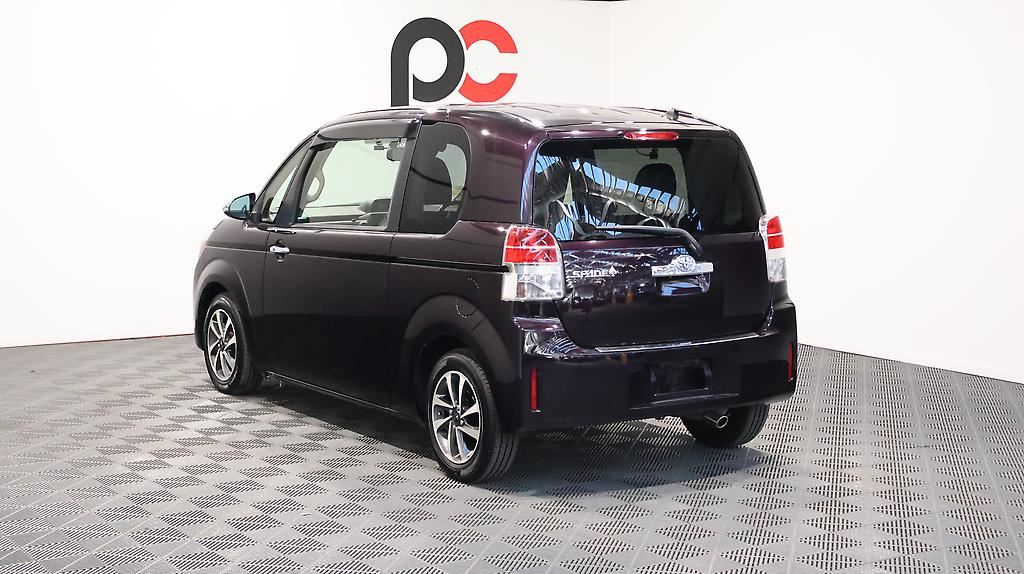 Vehicle image 5