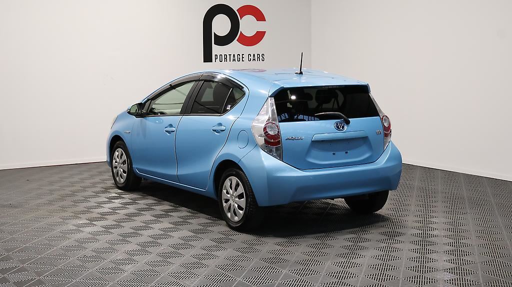 Vehicle image 5