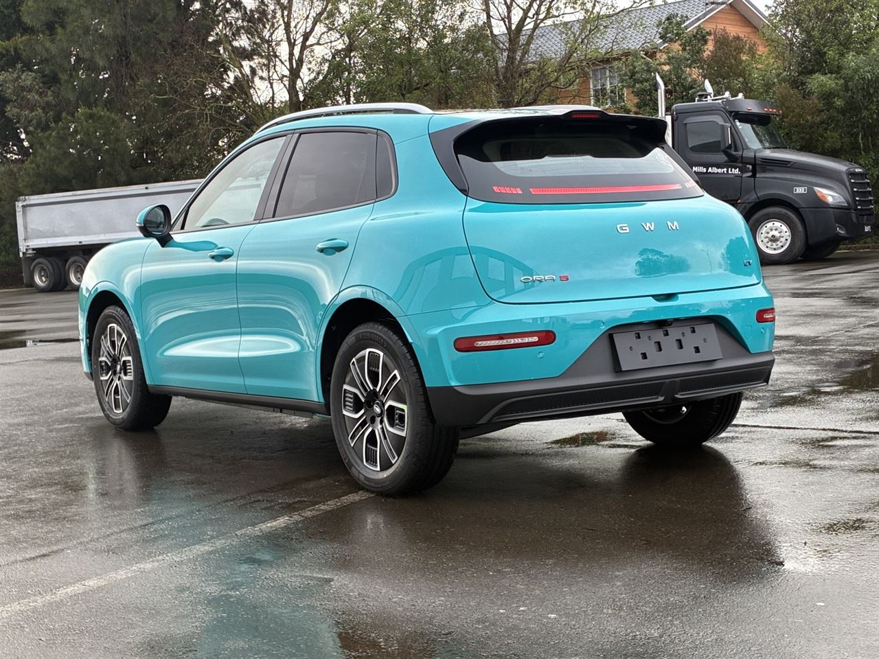 Vehicle image 4