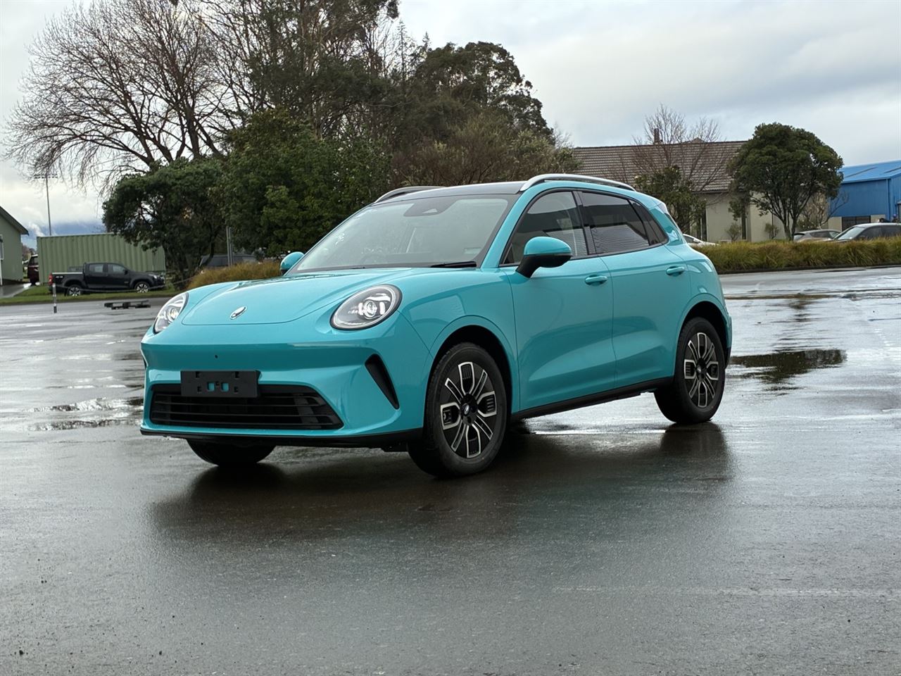 Vehicle image 5