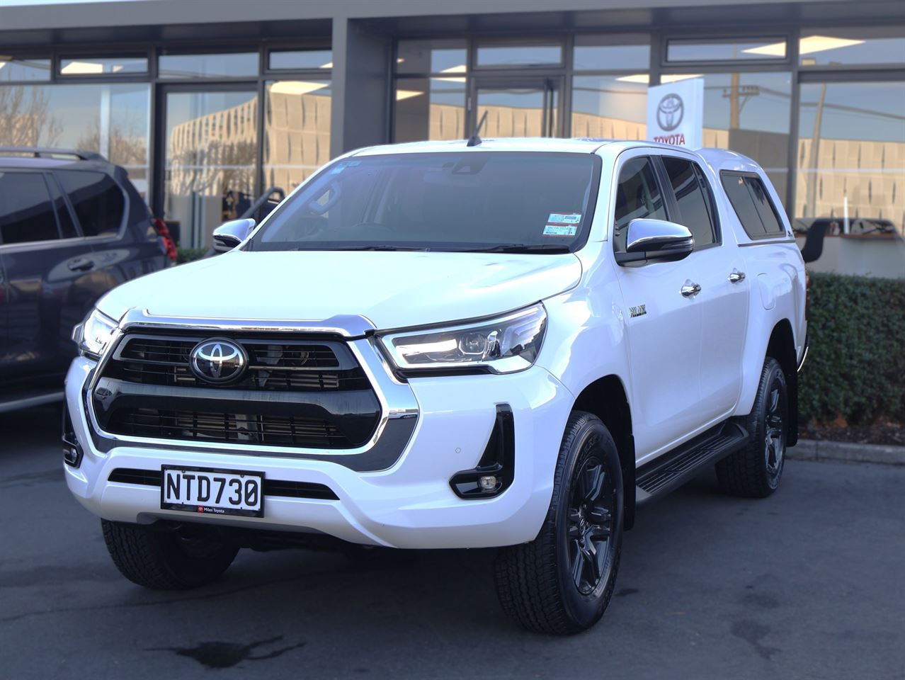 Vehicle image 3